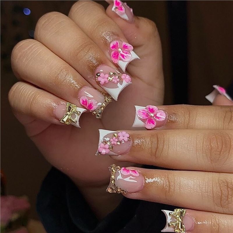Elegant Floral Press-On Nail Art with Gem Accents Acalora