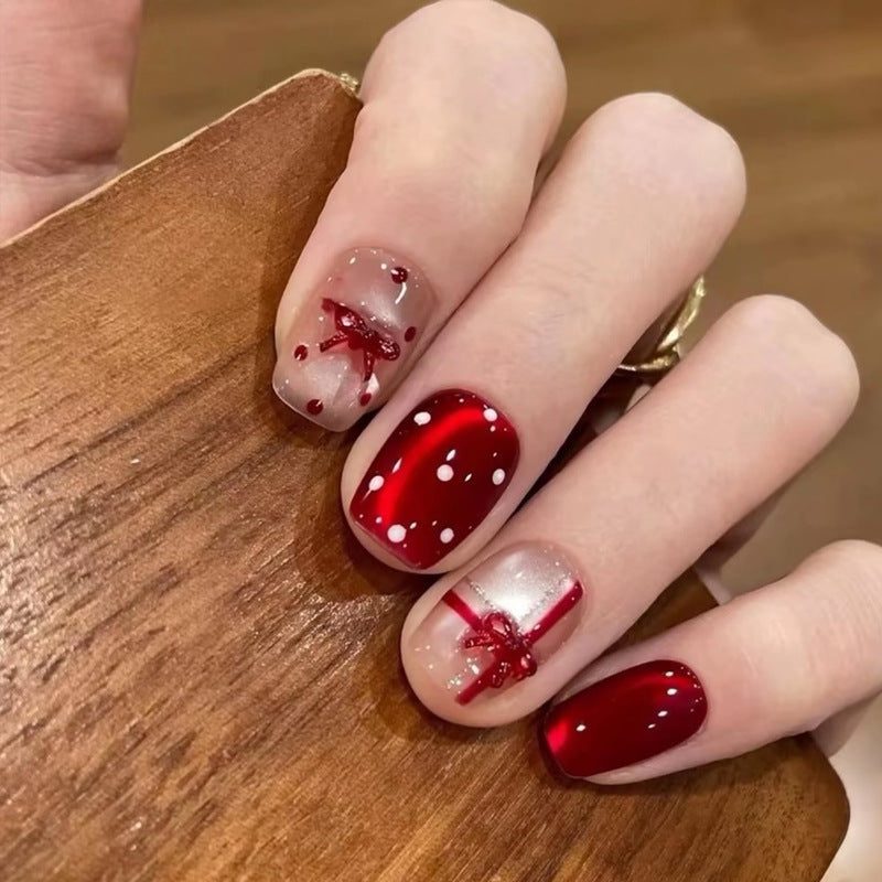 Artificial nail set with festive gift design and elegant glitter accents Acalora