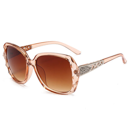 Ladies sunglasses in luxurious glamour style Bowlift