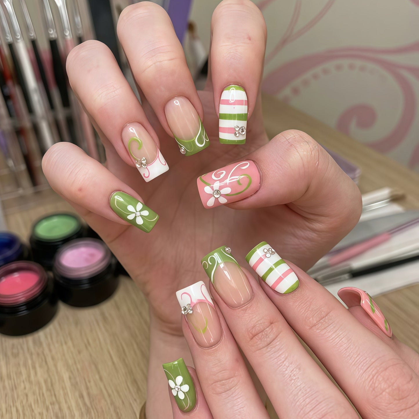 Artistic Decorative Press-On Nails Acalora