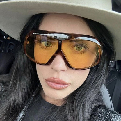Women's oversized sunglasses in a fashionable tortoise pattern Karnz