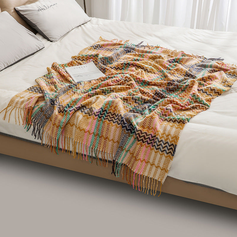 Cozy Geometric Patterned Throw Blanket