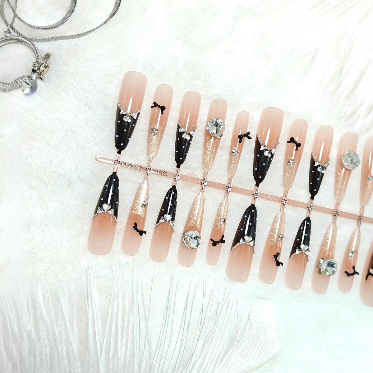 Artificial nails with glamorous rhinestone details Acalora