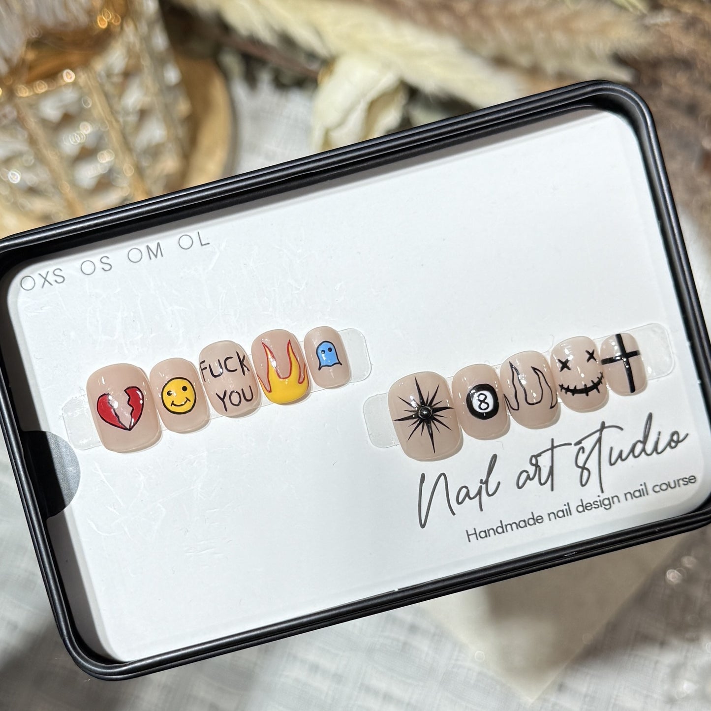Artistic Press-On Nail Set with Unique Graphic Designs Acalora