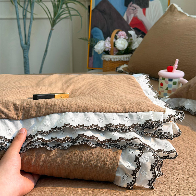 Women's bedspread with elegant lace trim and fine cotton surface Skanto