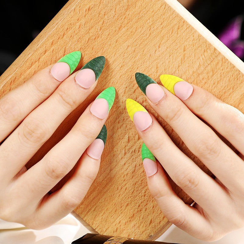 Creative artificial nails with trendy geometric design Acalora