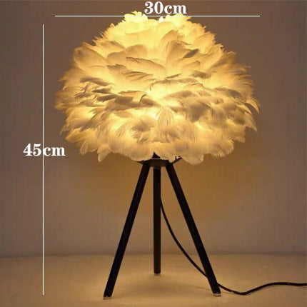 Skanto | Feather Table Lamp