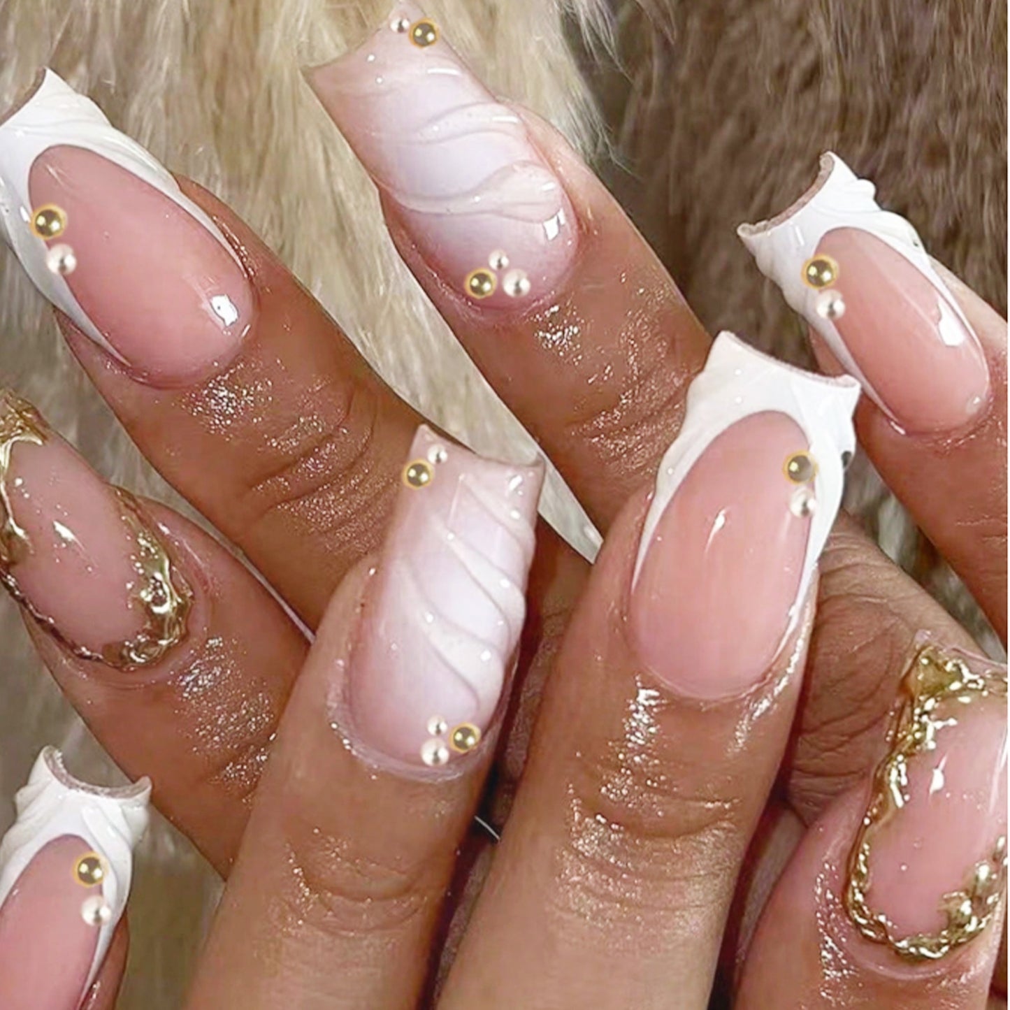 Decorative Press-On Nail Art Set with Elegant Gold Accents Acalora