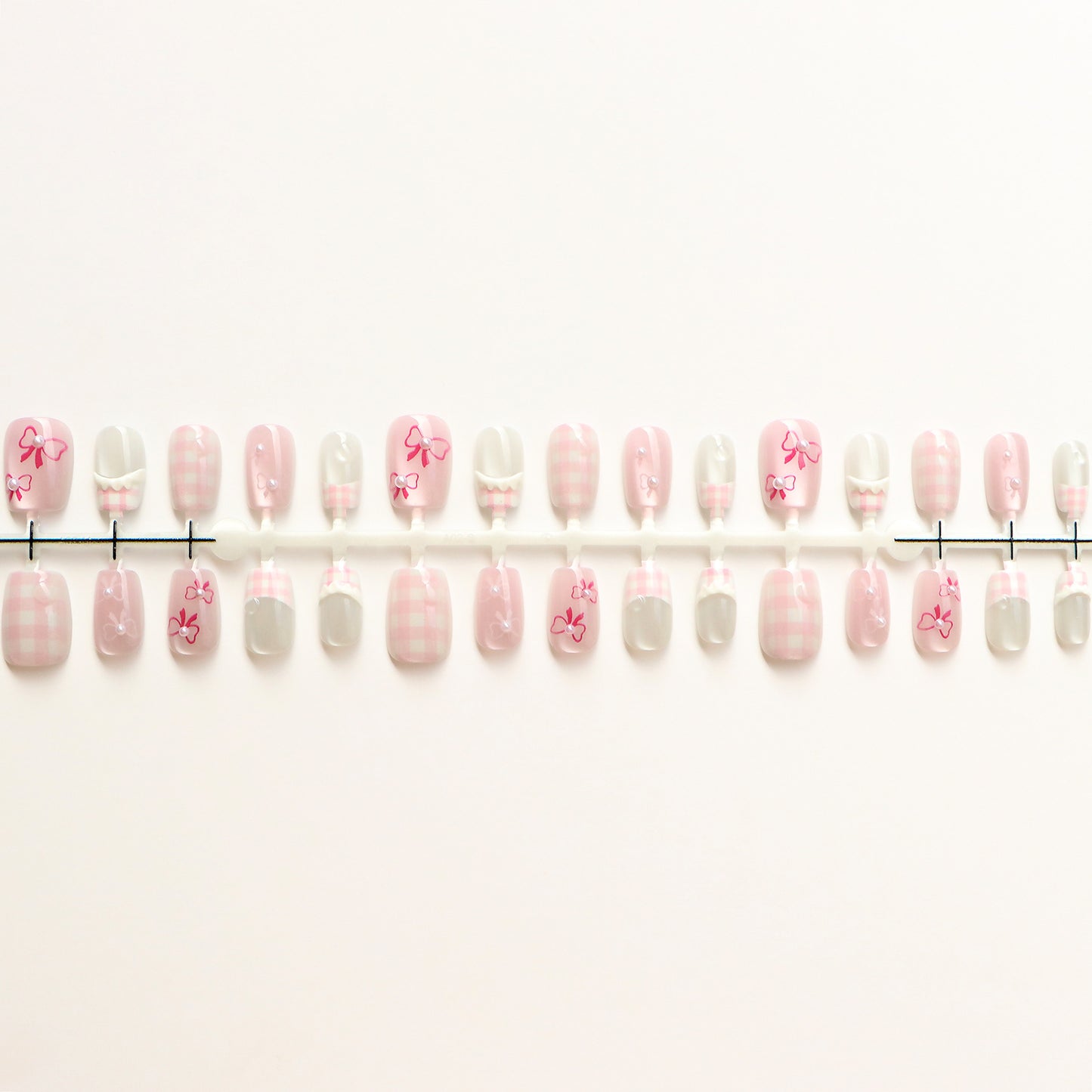 Charming Nail Art Press-On Set Acalora