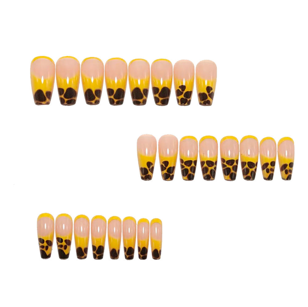 Fashionable leopard look artificial nails Acalora