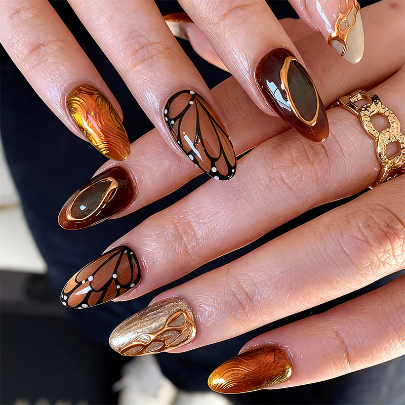 Artificial nail set with elegant gold and black design Acalora