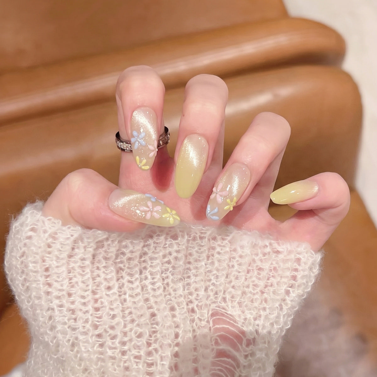 Stylish Press-On Nail Set with Floral Design Acalora