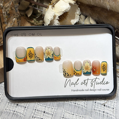 Floral Themed Press-On Nail Art Set Acalora