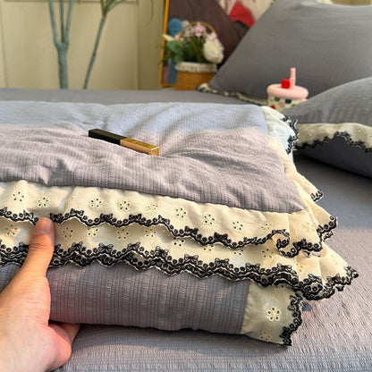 Women's bedspread with elegant lace trim and fine cotton surface Skanto