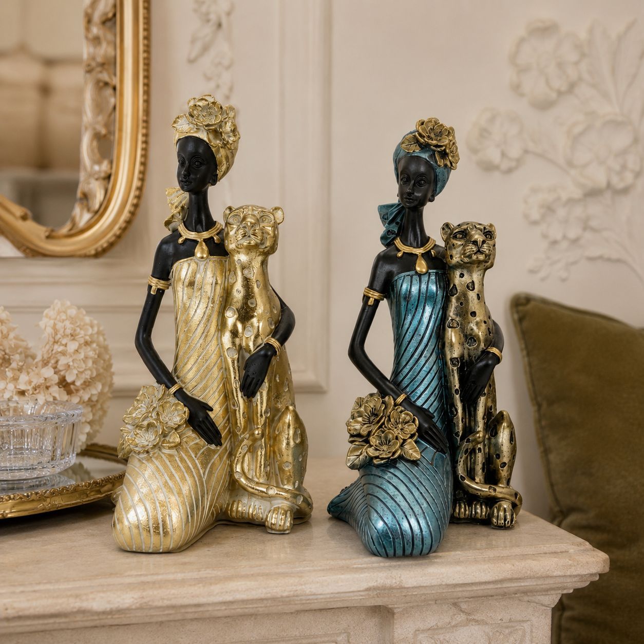 Elegant sculpture with leopard casting Acalora