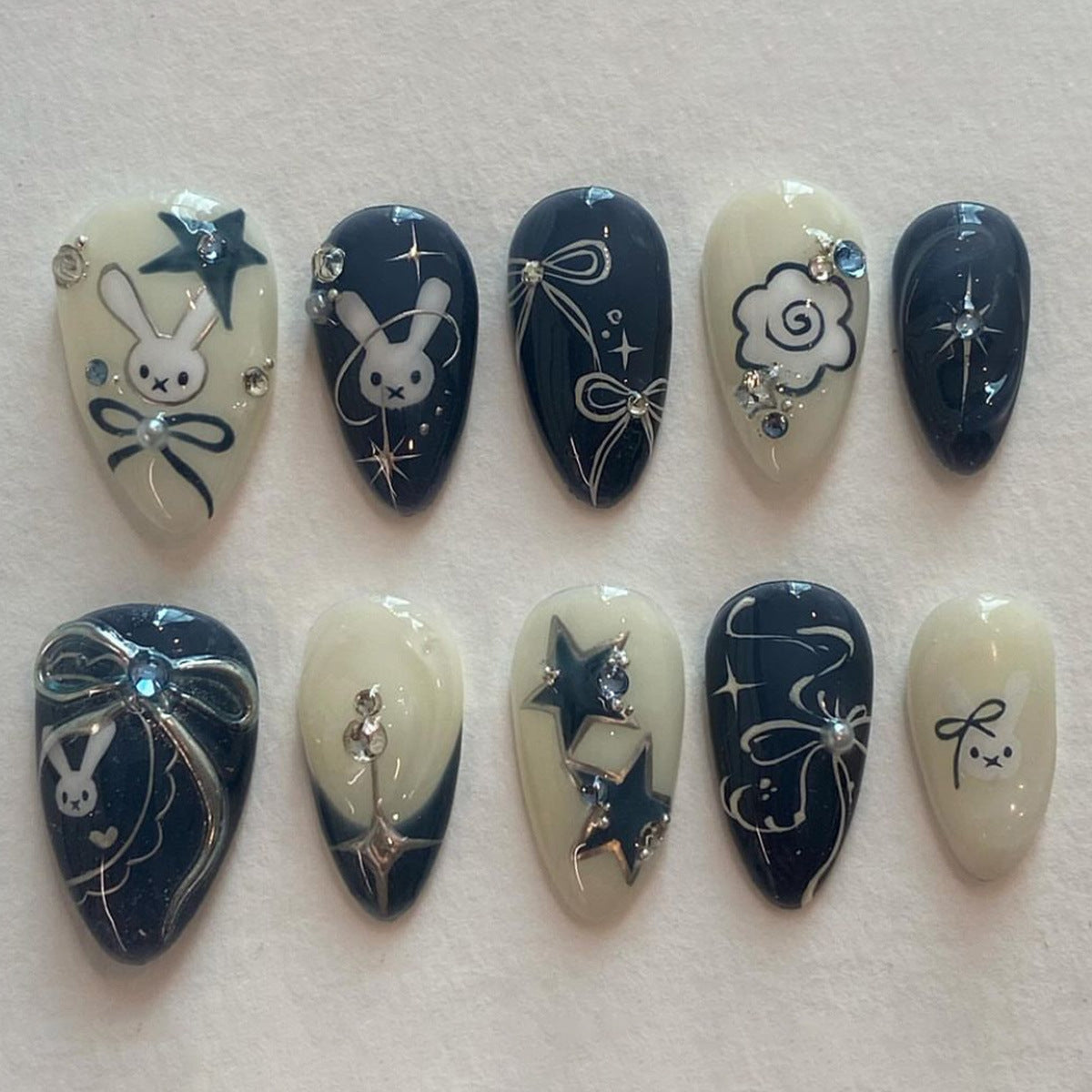 Artistic Themed Press-On Nails Acalora