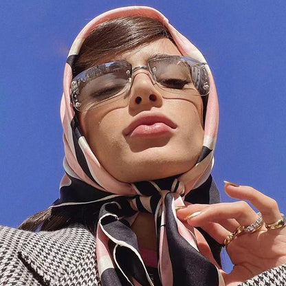 Women's extravagant sunglasses in a modern design with fine accents Karnz