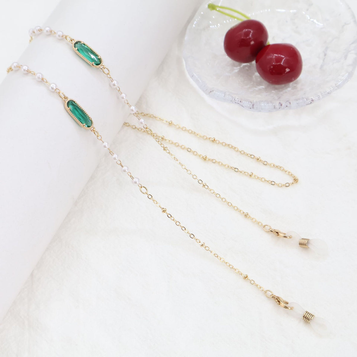 Elegant Eyewear Chain Holder Acalora