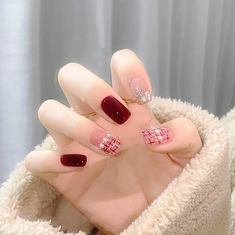 Artificial nail set with glamorous glitter and textural accents Acalora
