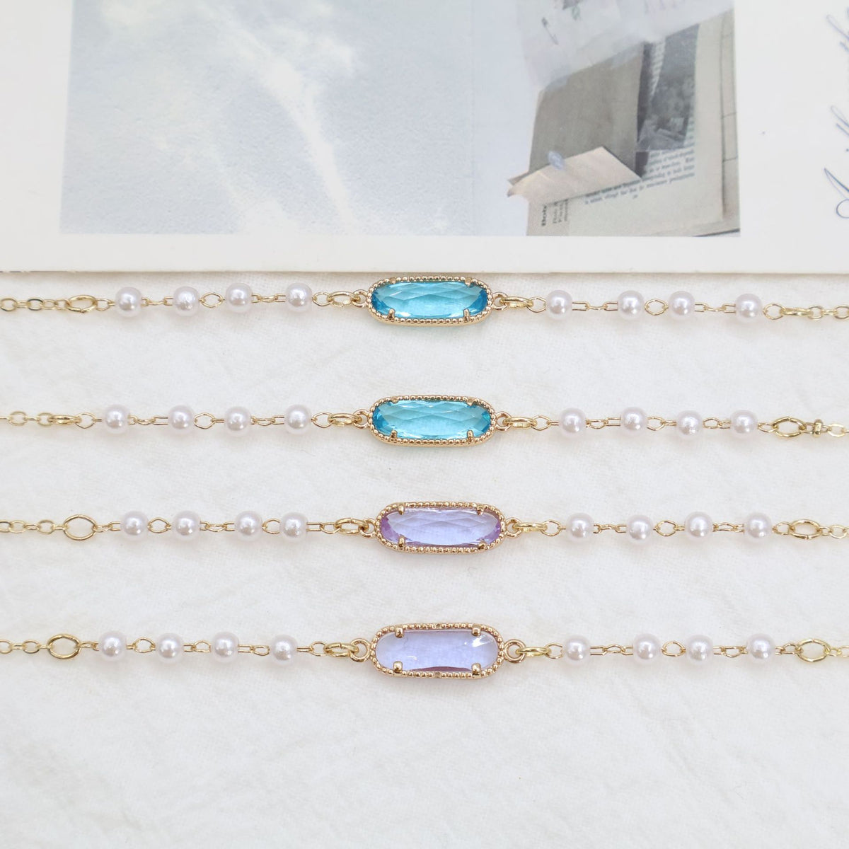 Elegant Eyewear Chain Holder Acalora
