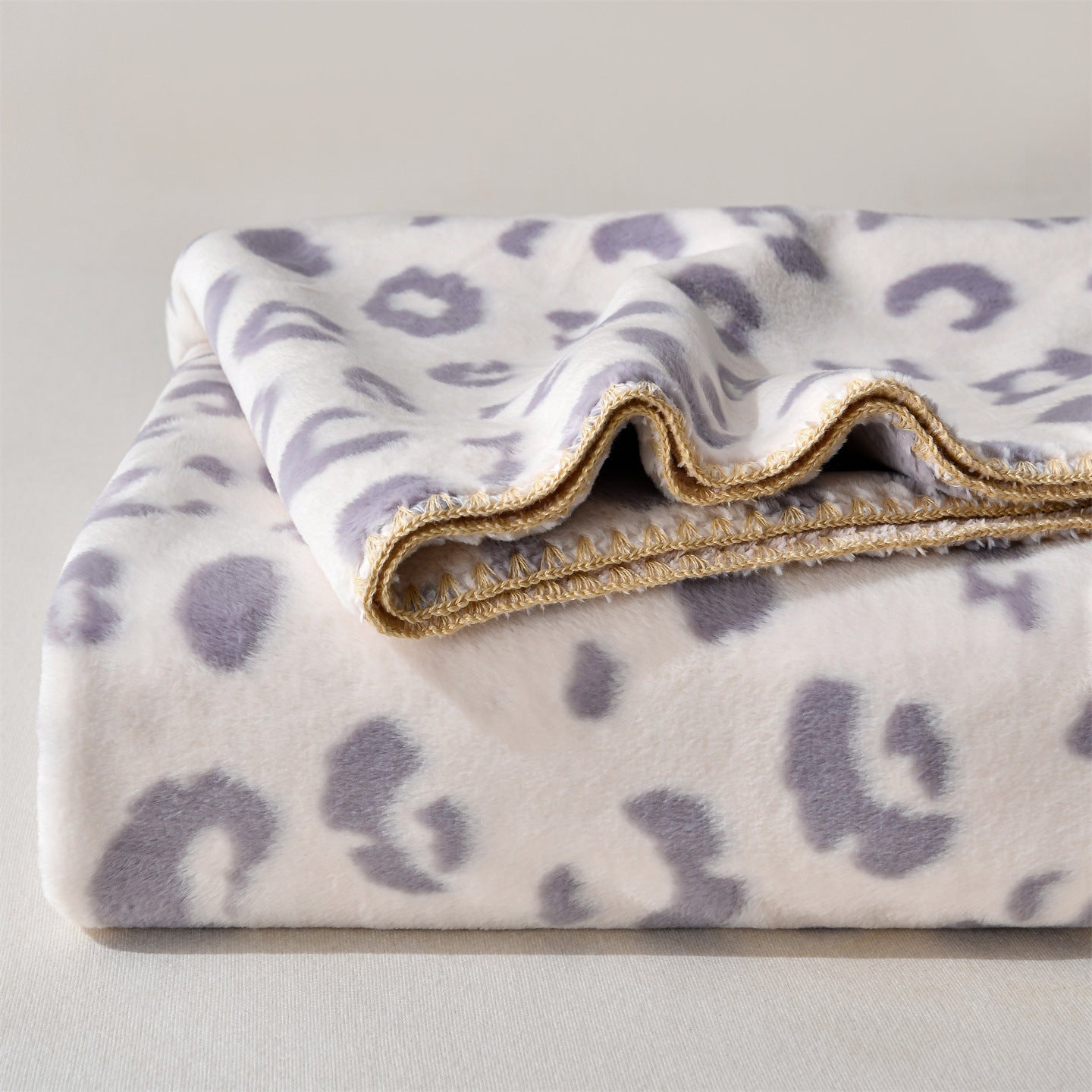 Luxury Leopard-Print Fleece Throw Blanket