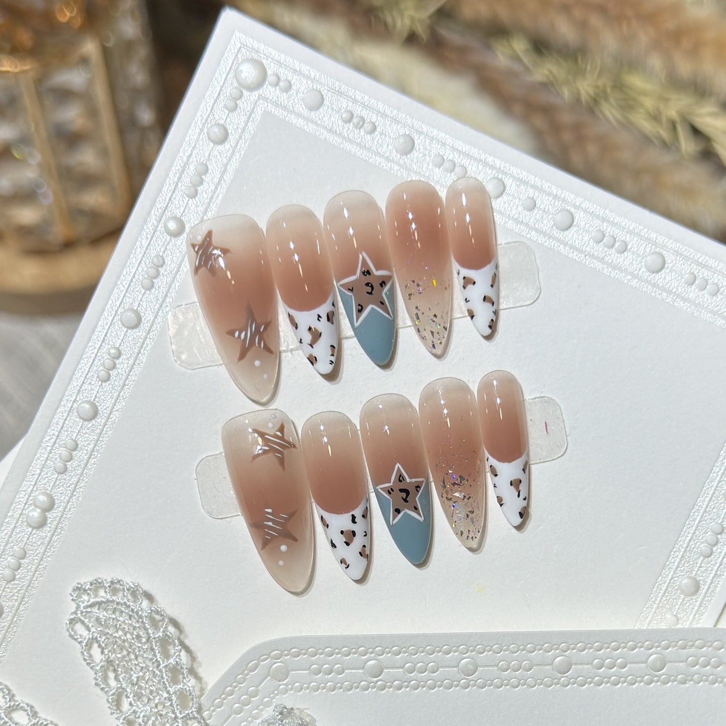 Elegant Stiletto Press-On Nail Set with Artistic Accents Acalora