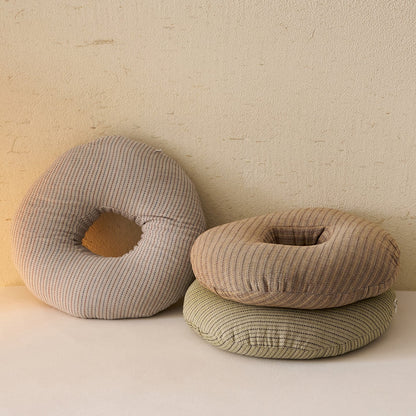 Comfortable donut pillow with ergonomic design Bowlift