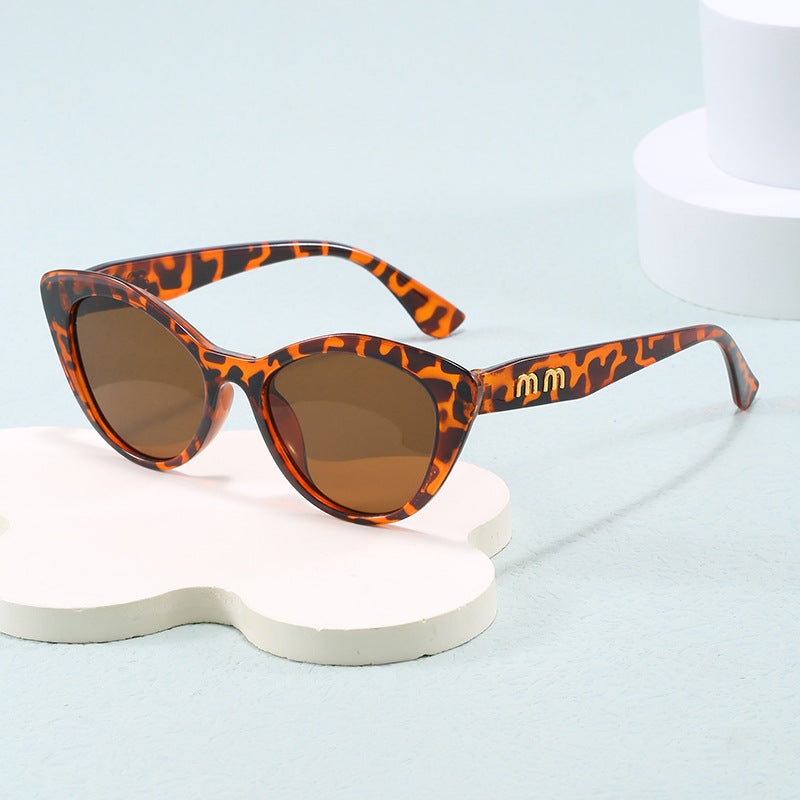 Women's Cat-Eye Sunglasses in Trendy Vintage Style Bowlift