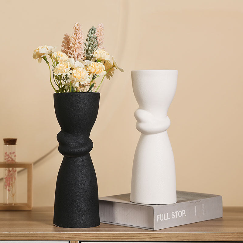 Elegant and contemporary ceramic vase Acalora