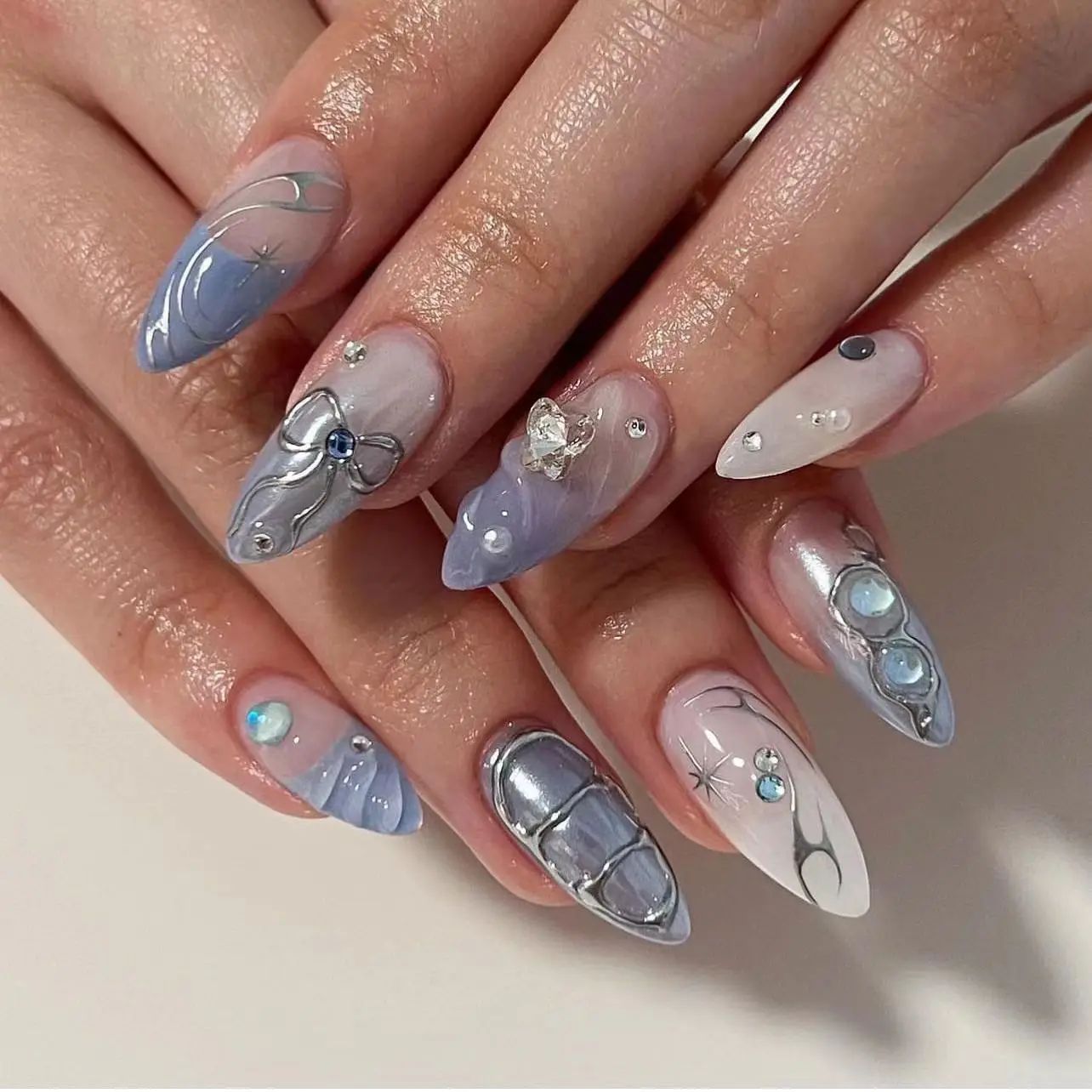Nail art set with glamorous 3D decorations and elegant accents Acalora
