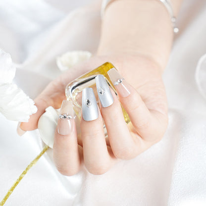 Glamorous Press-On Nail Set with Stylish Silver Accents Acalora