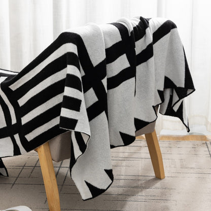 Geometric Pattern Throw Blanket