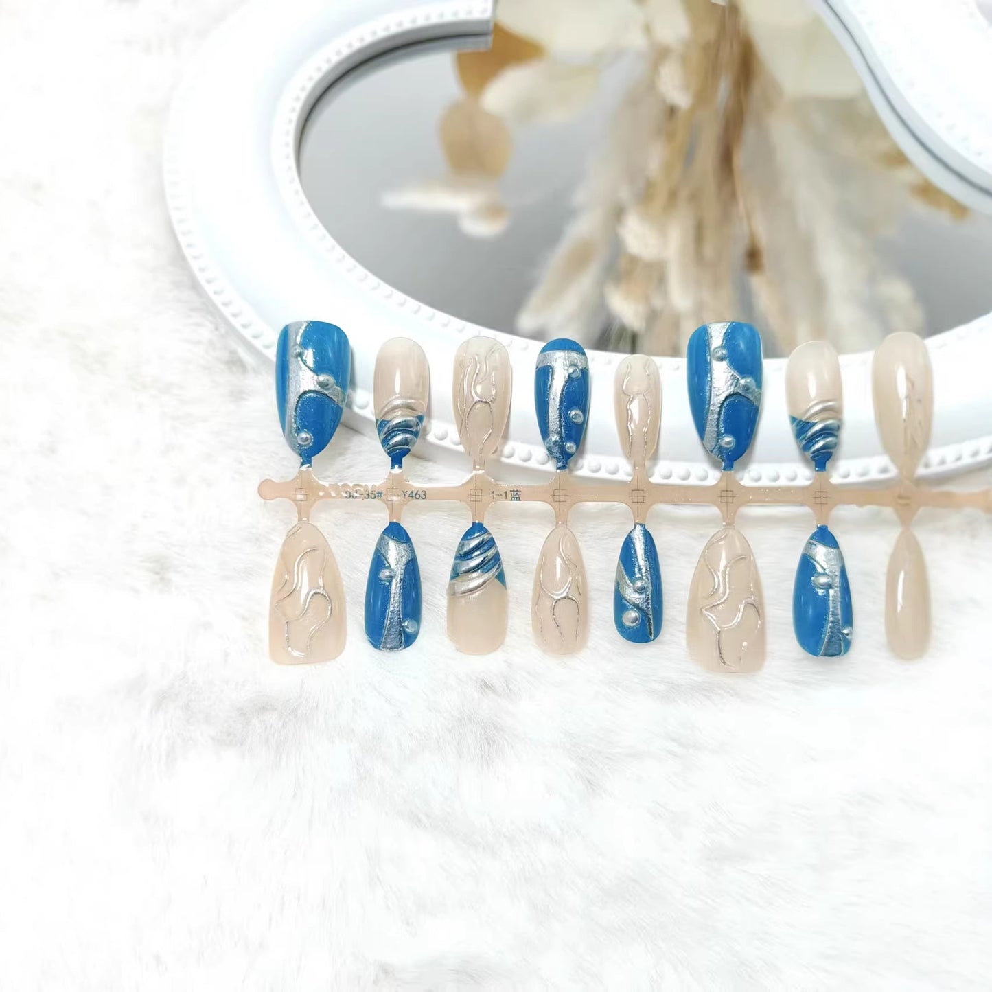 Artificial nails with creative shimmer design Acalora