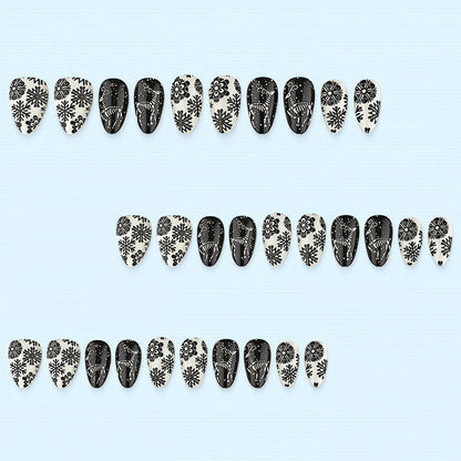 Artificial nails in a unique winter design with snow and reindeer motifs Acalora