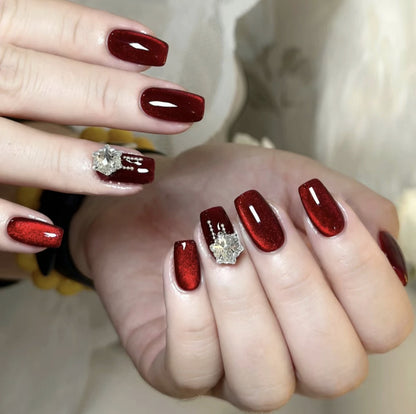 Artificial nail set with sparkling accents and glamorous design Acalora