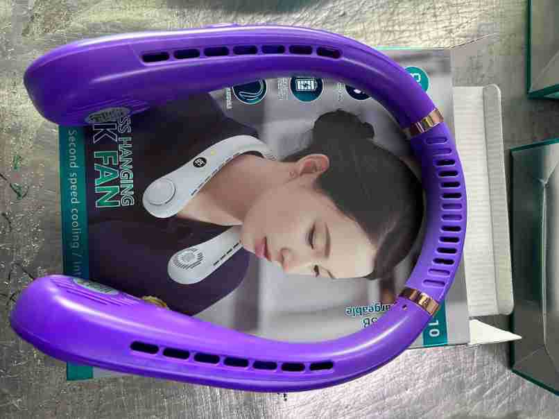 Women's Portable Neck Fan with Temperature Display Brehn