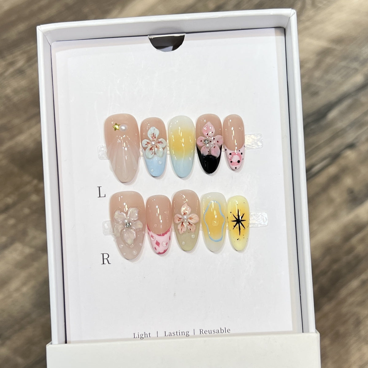 Artistic Floral Press-On Nail Art Set Acalora