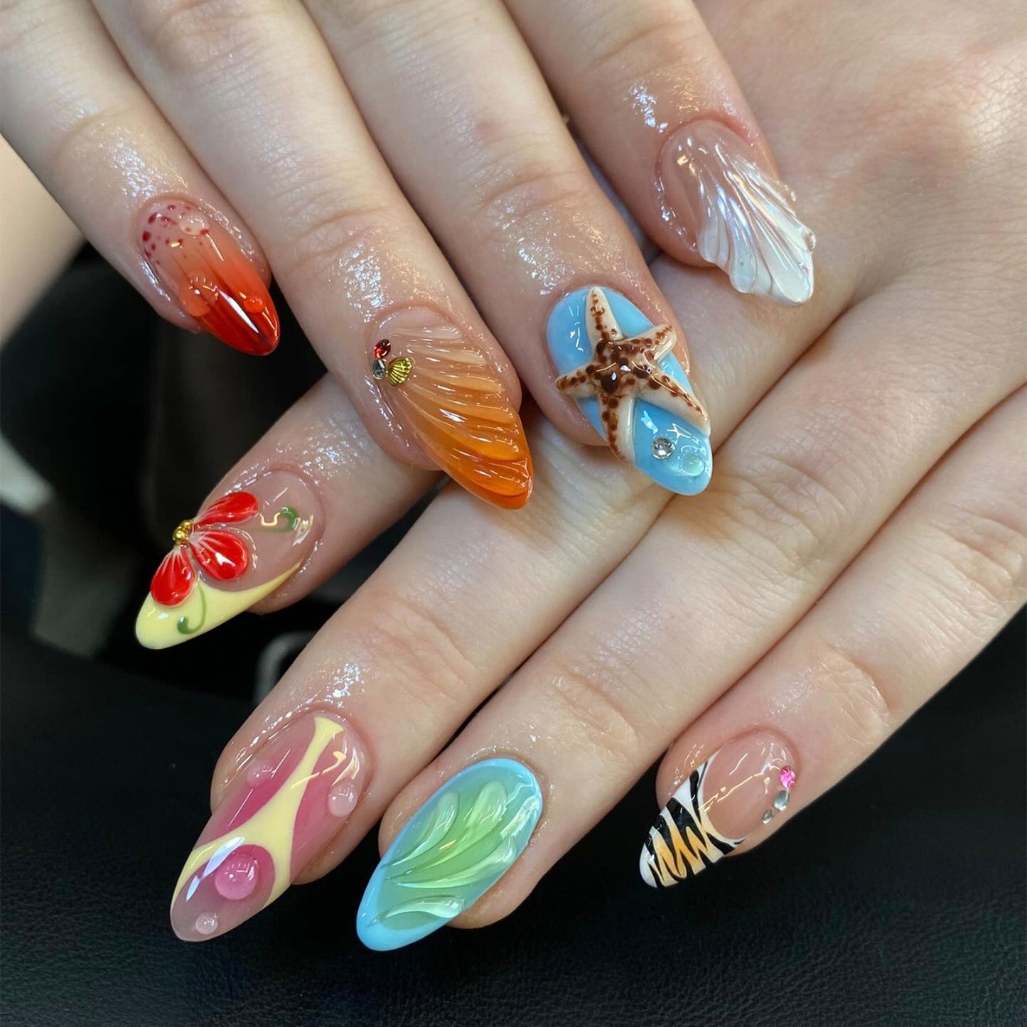 Artistic Beach-Themed Press-On Nail Set Acalora