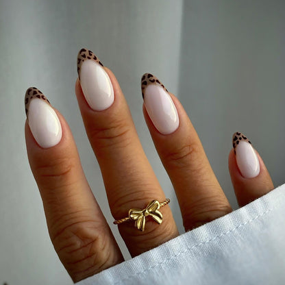 Decorative Press-On Nail Set with Elegant Leopard Accents Acalora