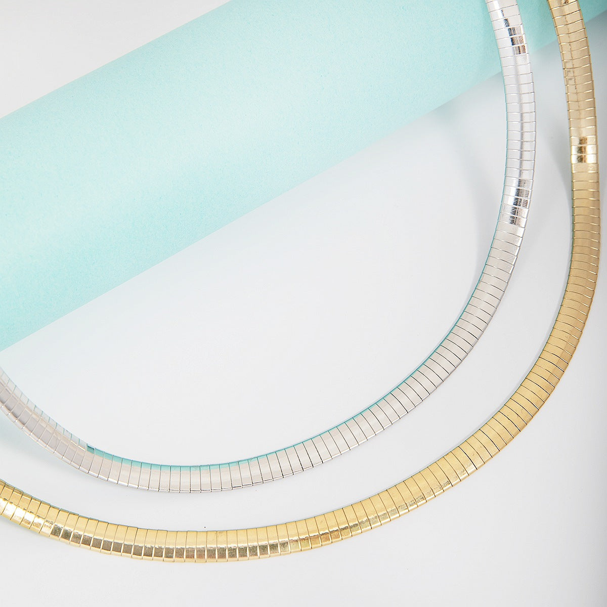 Elegant Statement Wire Choker Acalora