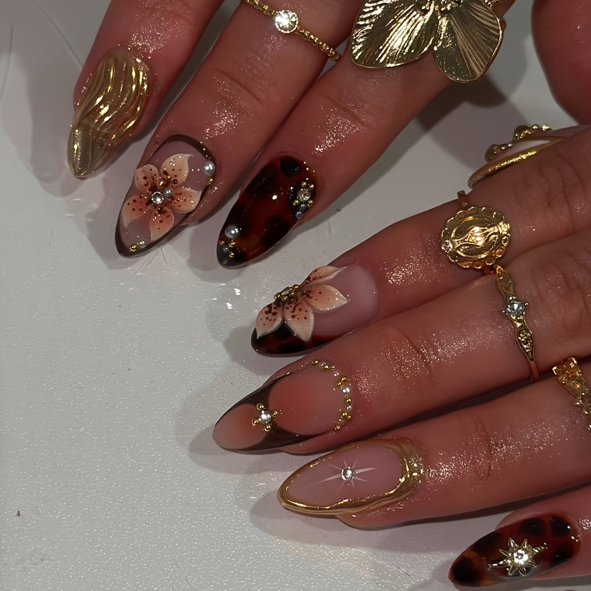 Artistic Floral Accent Press-On Nail Set Acalora