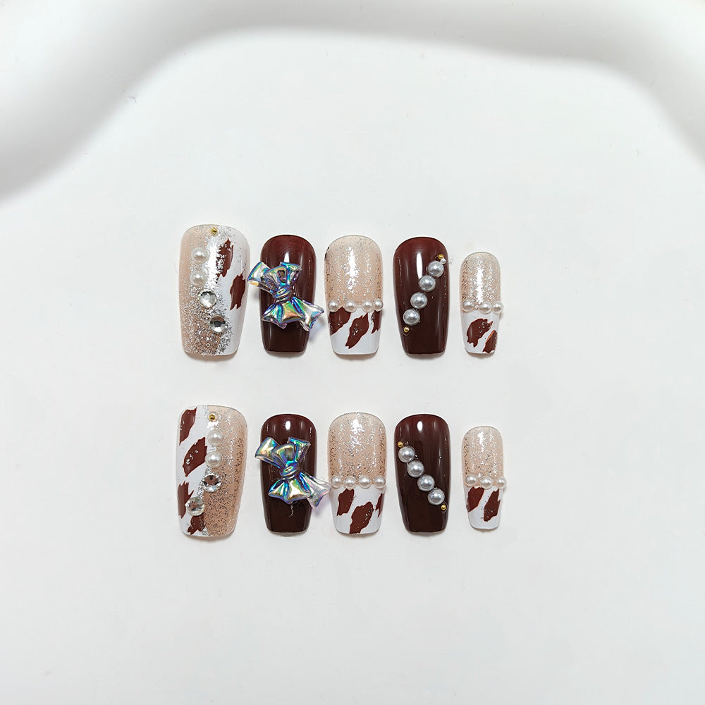 Artificial nails with glamorous 3D applications and glitter Acalora