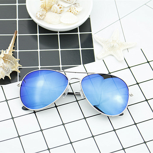 Women's modern pilot sunglasses with color gradient lens design Skanto