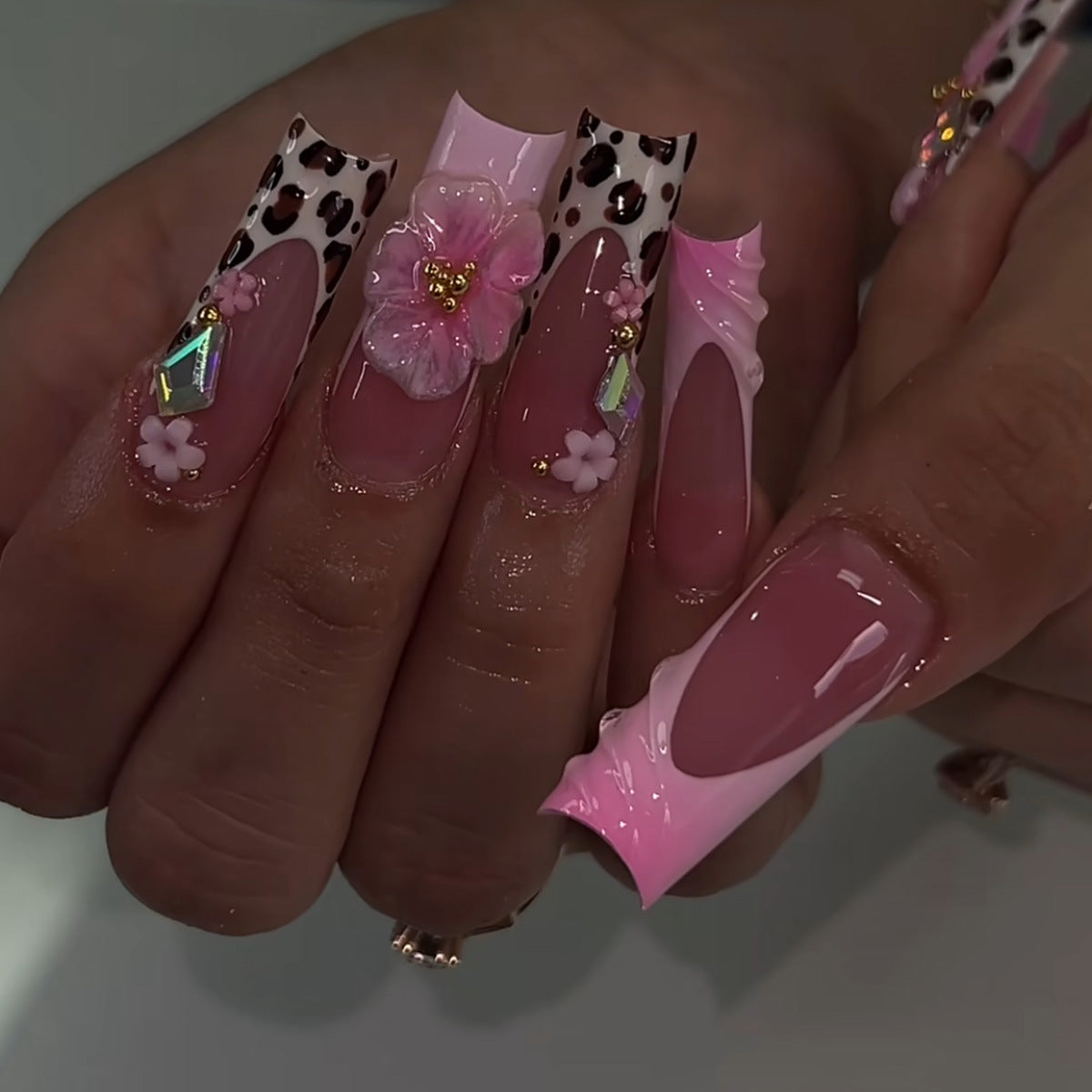 Artistic Floral Accent Press-On Nails Acalora