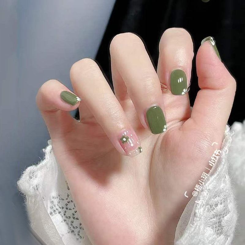 Festive Nail Art Press-Ons Acalora