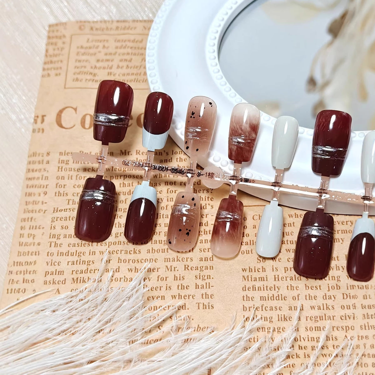 Artificial nails with elegant decorative accents Acalora