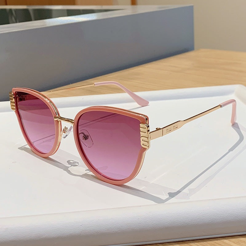 Women's Cat-Eye Sunglasses with Elegant Accentuated Lenses Bowlift