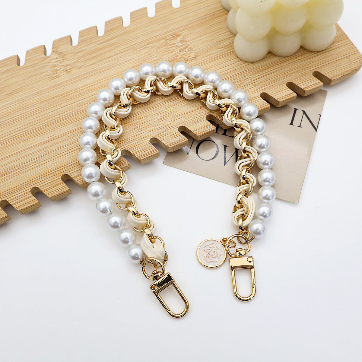 Chic Pearl-Chain Eyewear Holder Acalora