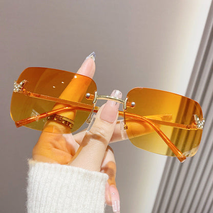 Women's fashion sunglasses with unique frame and luxurious accents Bowlift