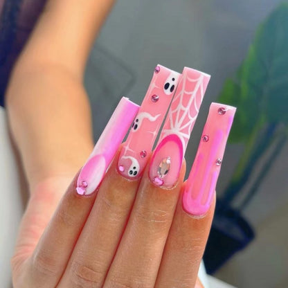 Artificial nails in a modern and elegant design Acalora